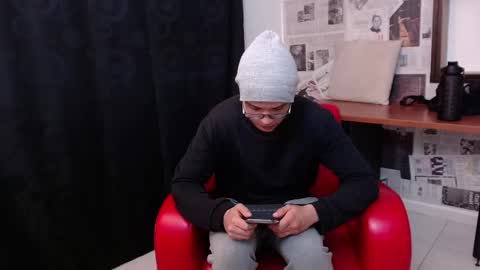 Snapshot of magic_boy01 chatting on March 5, 2025, 10:43 pm Damian Rivers online show from March 5, 2025, 10:43 pm