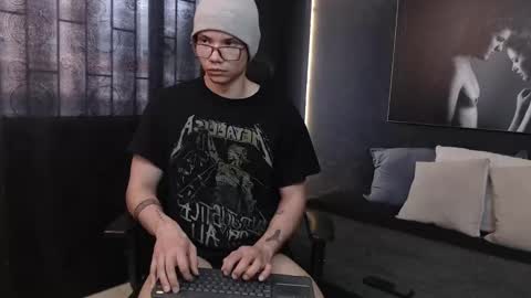 Snapshot of magic_boy01 chatting on September 15, 2025, 9:26 pm Damian Rivers online show from September 15, 2025, 9:26 pm