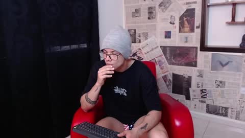 Snapshot of magic_boy01 chatting on September 22, 2025, 1:35 pm Damian Rivers online show from September 22, 2025, 1:35 pm