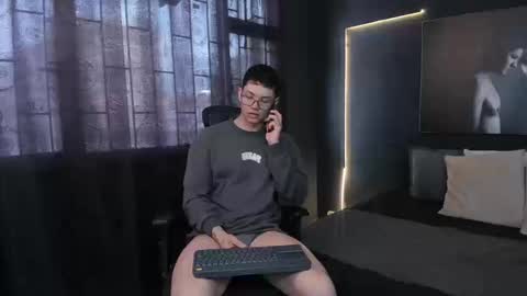 Snapshot of magic_boy01 chatting on September 24, 2025, 8:34 pm Damian Rivers online show from September 24, 2025, 8:34 pm