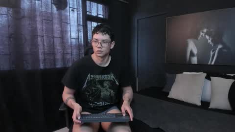 Snapshot of magic_boy01 chatting on October 8, 2025, 8:28 pm Damian Rivers online show from October 8, 2025, 8:28 pm