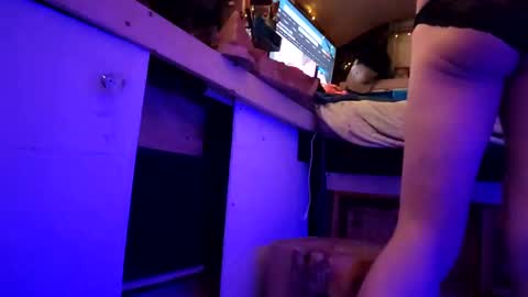 Gaia Love online show from January 25, 2025, 6:34 am