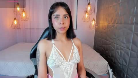 Oliviah online show from April 24, 2026, 3:42 am
