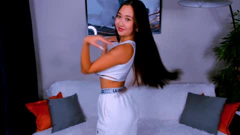 magic_phoenix online show from January 22, 2025, 4:44 pm