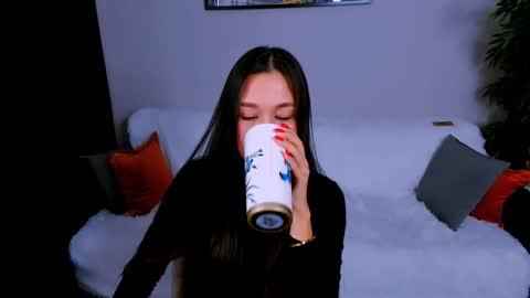 magic_phoenix online show from March 6, 2025, 1:14 pm