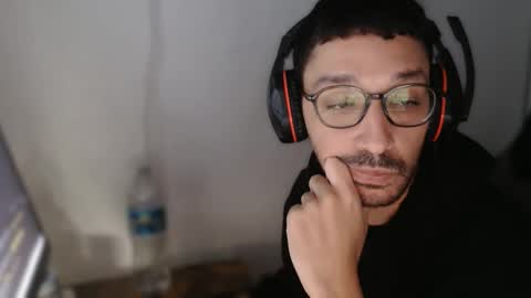 Snapshot of magicjawn chatting on November 11, 2025, 3:12 pm magicjawn online show from November 11, 2025, 3:12 pm