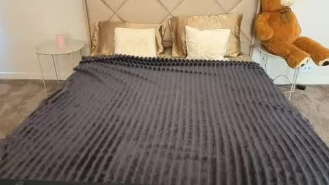 Emily online show from April 18, 2026, 5:22 am