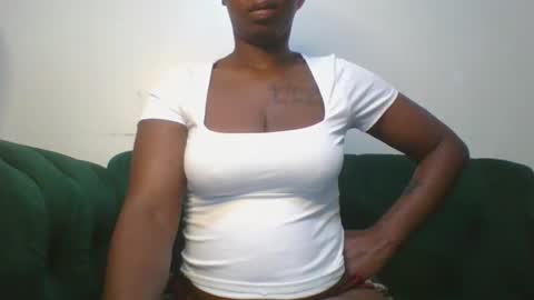 Snapshot of magicpussyy1 chatting on April 5, 2026, 10:18 pm magicbabe online show from April 5, 2026, 10:18 pm
