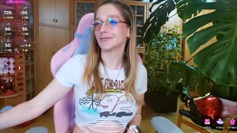 Snapshot of magicstylex chatting on February 16, 2025, 5:48 am Nicole online show from February 16, 2025, 5:48 am