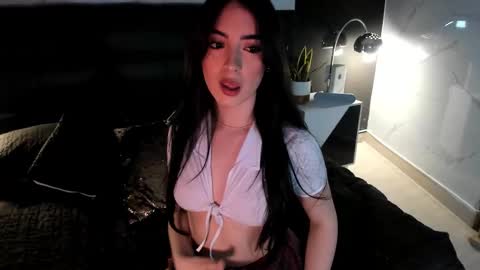 Snapshot of magieethomson chatting on September 25, 2025, 9:18 pm magieethomson online show from September 25, 2025, 9:18 pm