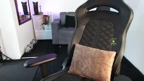 Snapshot of magnus_savage chatting on February 11, 2026, 5:40 pm If you want me to use the Lovense please let me know -- online show from February 11, 2026, 5:40 pm