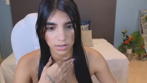 Maiaa Ruiz  online show from December 15, 2024, 4:37 pm