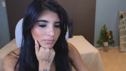 Maiaa Ruiz  online show from January 11, 2025, 4:25 pm