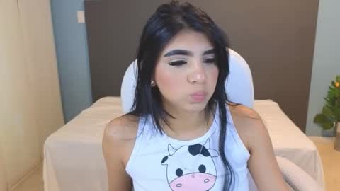 Maiaa Ruiz  online show from January 17, 2025, 1:46 pm