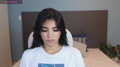 Maiaa Ruiz  online show from February 8, 2025, 12:39 pm