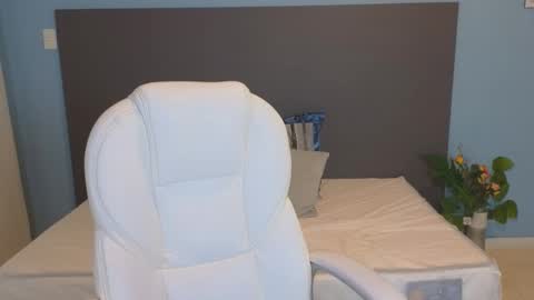 Maiaa Ruiz  online show from February 15, 2025, 2:11 pm