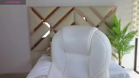 Maiaa Ruiz  online show from March 11, 2025, 5:13 pm