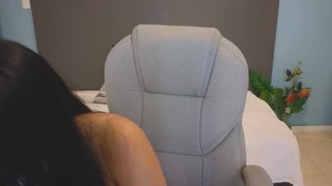 Maiaa Ruiz  online show from November 6, 2025, 3:02 pm