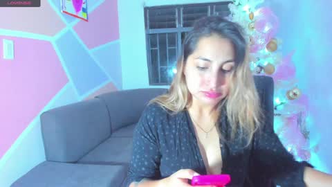 Snapshot of maiaconnor chatting on January 7, 2025, 3:35 am online show from January 7, 2025, 3:35 am