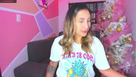 Snapshot of maiaconnor chatting on January 22, 2025, 11:32 pm online show from January 22, 2025, 11:32 pm