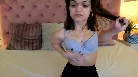 Snapshot of maiamini chatting on February 18, 2025, 9:53 pm  Maia  online show from February 18, 2025, 9:53 pm