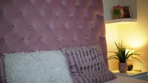  Maia  online show from November 11, 2025, 9:37 pm