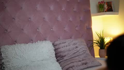  Maia  online show from March 4, 2026, 9:32 pm