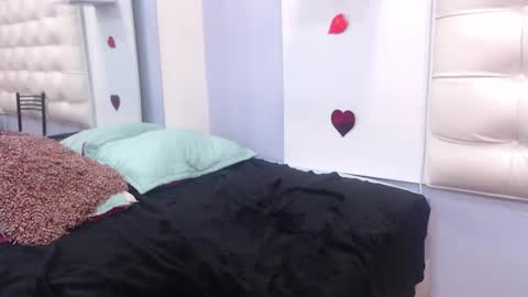 Maia  online show from March 12, 2025, 6:33 pm