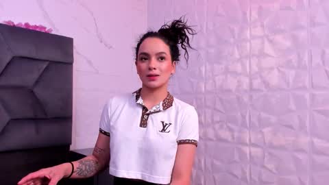 Maia  online show from October 4, 2025, 11:52 am