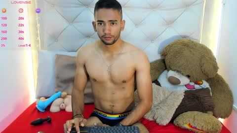 maicolparker0 online show from April 14, 2026, 1:17 pm