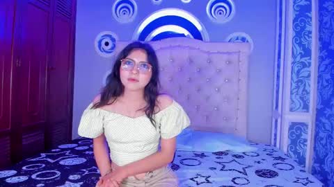 Snapshot of maikel_uwu chatting on November 10, 2025, 7:02 pm May online show from November 10, 2025, 7:02 pm