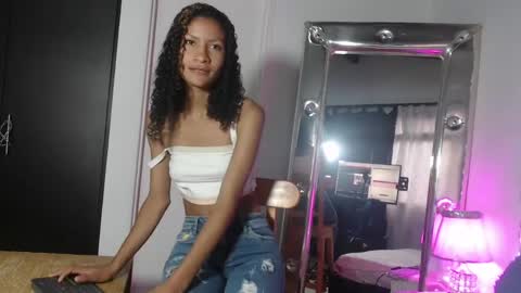 mailyn_gold online show from April 15, 2026, 11:28 am