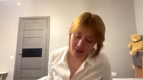 Evie online show from June 25, 2026, 2:33 am