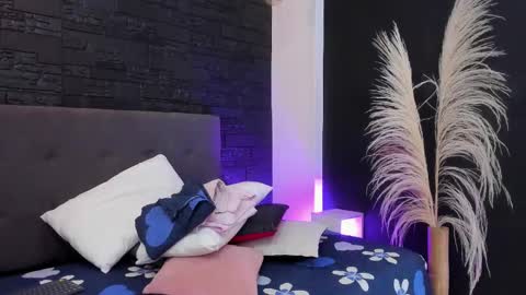 maite_smith69 online show from September 15, 2025, 1:11 pm