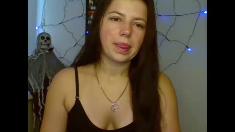 make_mesmile online show from October 31, 2025, 7:20 am