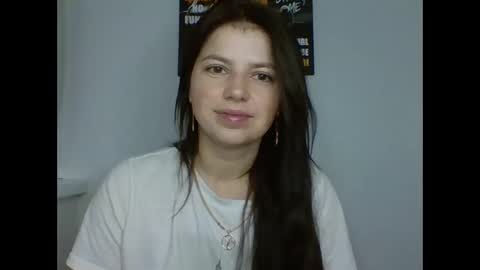 make_mesmile online show from November 11, 2025, 8:09 pm