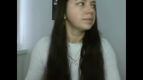 make_mesmile online show from November 15, 2025, 7:38 am