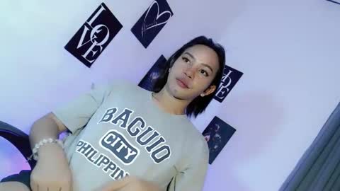 Snapshot of makeit_reyn chatting on May 2, 2026, 3:17 pm Reyn online show from May 2, 2026, 3:17 pm
