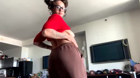 Snapshot of makeouthilldani chatting on January 5, 2025, 9:14 pm hokulani online show from January 5, 2025, 9:14 pm