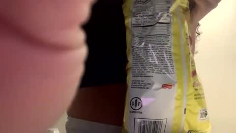 Snapshot of makeouthilldani chatting on January 25, 2025, 8:42 pm hokulani online show from January 25, 2025, 8:42 pm