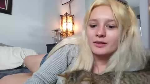 Snapshot of makinziirain chatting on February 17, 2026, 10:34 am KarizmaticKitten online show from February 17, 2026, 10:34 am