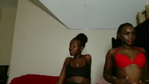 Snapshot of malani_malia chatting on November 10, 2025, 4:06 pm malani_malia online show from November 10, 2025, 4:06 pm