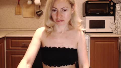 Snapshot of malenamila chatting on February 27, 2026, 9:37 pm Malena online show from February 27, 2026, 9:37 pm