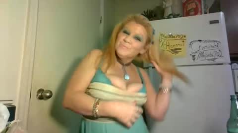 malinda702 online show from February 11, 2026, 10:09 am