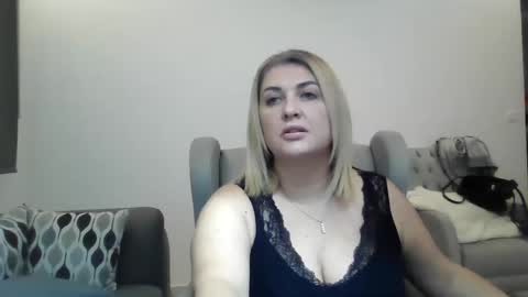 malorine online show from November 24, 2025, 8:41 pm