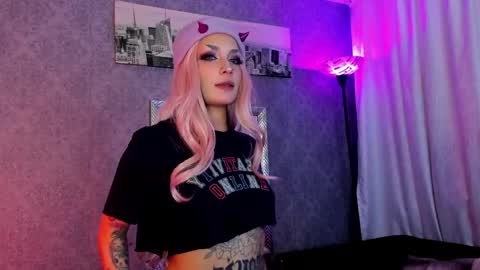 Snapshot of mamushka_ chatting on April 27, 2026, 7:56 pm online show from April 27, 2026, 7:56 pm