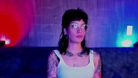 Snapshot of mamushka_ chatting on June 15, 2026, 9:28 pm online show from June 15, 2026, 9:28 pm