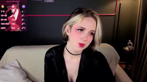 Luna online show from February 24, 2026, 9:24 pm