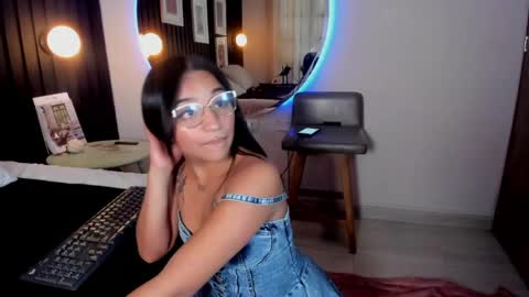 manelyk_evanss online show from May 27, 2026, 6:16 pm