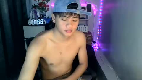 Snapshot of manhattan_men18 chatting on March 12, 2025, 12:53 am JM18 online show from March 12, 2025, 12:53 am